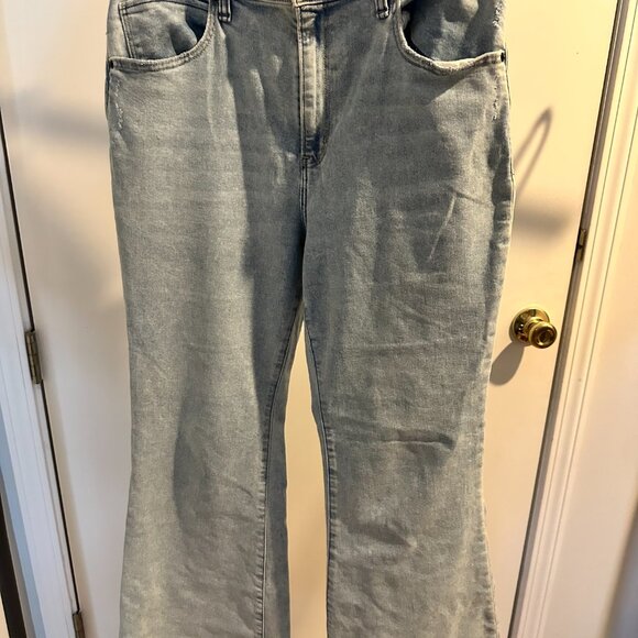 Abercrombie & Fitch The Flare Ultra High Rise Jean - Picture 3 of 5